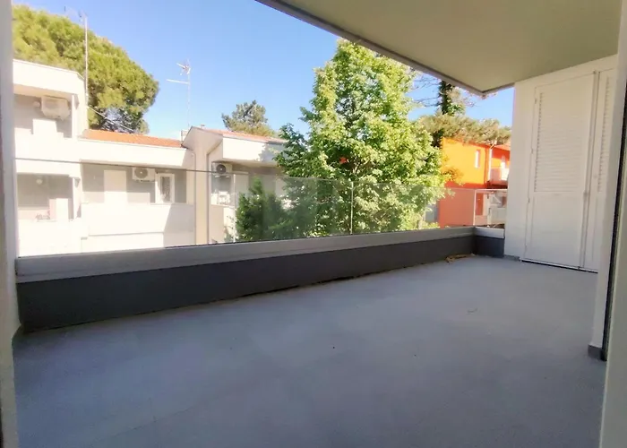 Modernly Equipped With Balcony In Apartment *